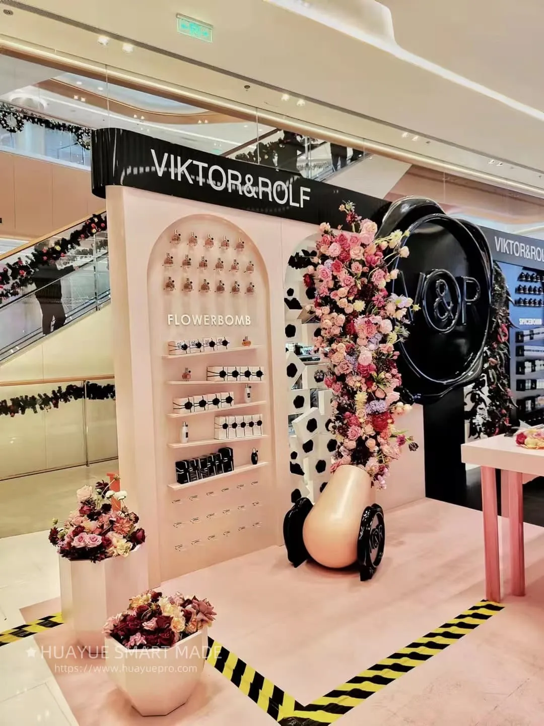 Huayue smart made Creates Immersive Pop-Up Experience for VIKTOR