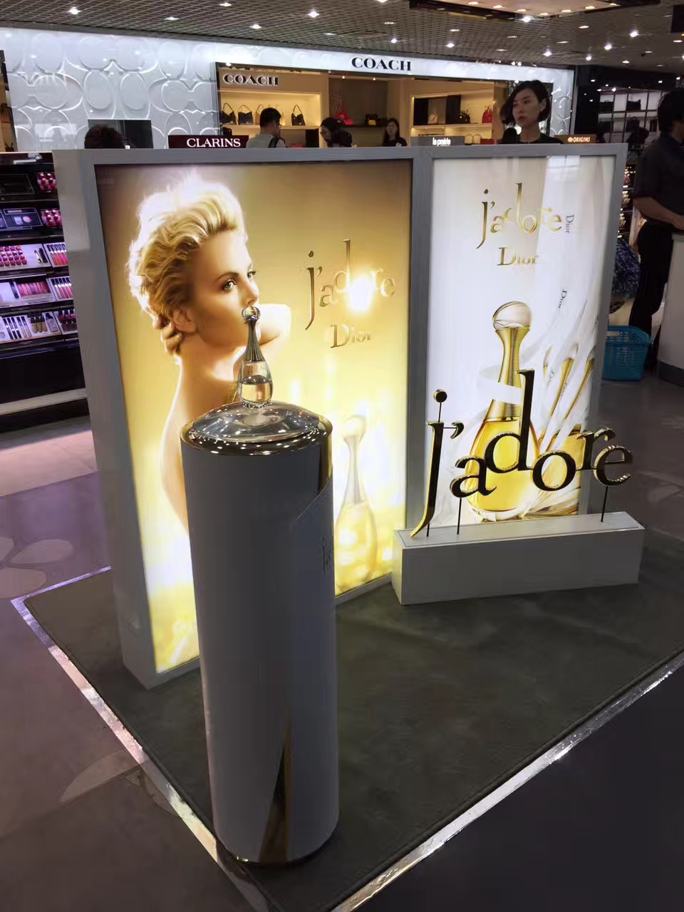 Display props are welcome to be customized by designers and bosses from all industries